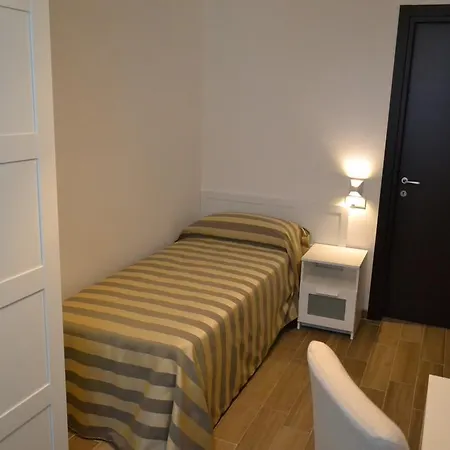 Hellorooms Lungomare Matteotti 21 A 700 Mt Dal Centro Citta ゲストハウス