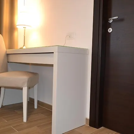 Hellorooms Lungomare Matteotti 21 A 700 Mt Dal Centro Citta 4* Πεσκάρα